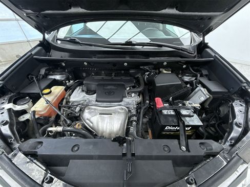 Used 2018 Toyota RAV4 XLE image 32