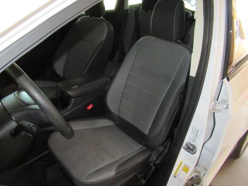 Used 2019 Ford Escape S image 21