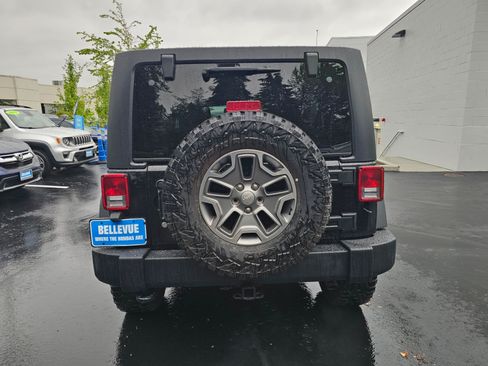 Used 2016 Jeep Wrangler Unlimited Rubicon w/ Connectivity Group AWD/4WD image 6