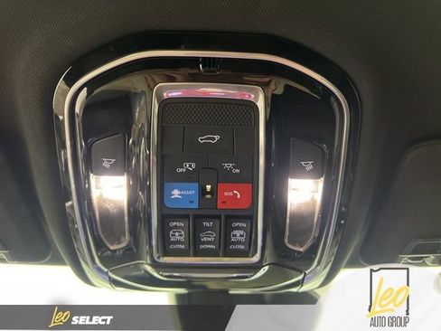 Used 2022 Jeep Grand Cherokee L Overland w/ Luxury Tech Group IV AWD/4WD image 31