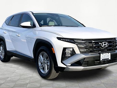 Used 2025 Hyundai Tucson SE image 12