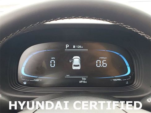 Certified 2025 Hyundai Venue SEL image 23