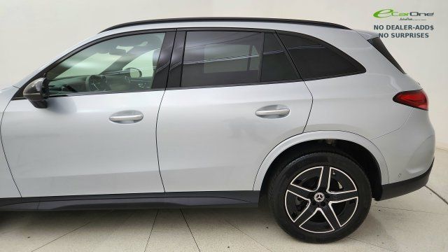 Used 2025 Mercedes-Benz GLC 300 4MATIC image 22