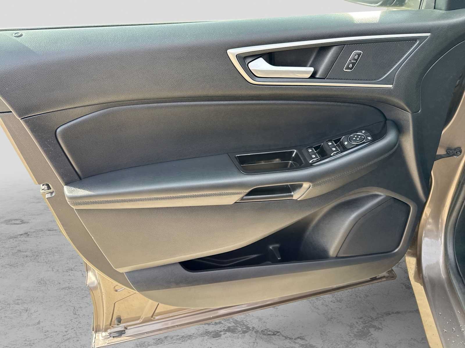 Used 2019 Ford Edge SEL w/ Equipment Group 201A AWD/4WD image 29
