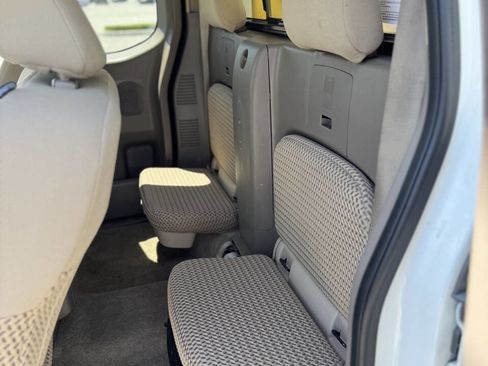 Used 2016 Nissan Frontier SV image 13