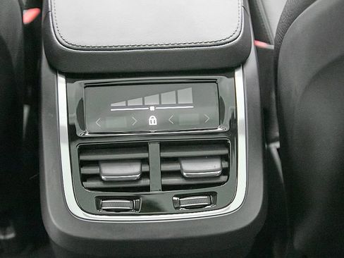 Certified 2023 Volvo XC90 B6 Core w/ Protection Package Premier AWD/4WD image 25