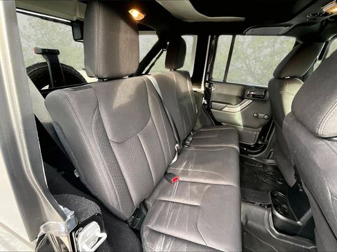 Used 2018 Jeep Wrangler Unlimited Sport w/ Connectivity Group image 27