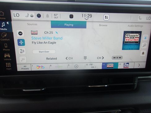 Used 2025 Jeep Wrangler Unlimited Sahara AWD/4WD image 12