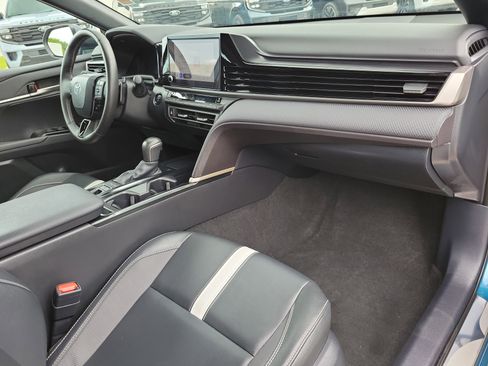 Used 2025 Toyota Camry SE FWD image 17