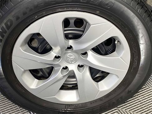 Used 2022 Toyota RAV4 LE image 30