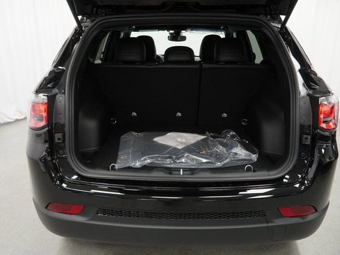 New 2026 Jeep Compass Latitude AWD/4WD image 30