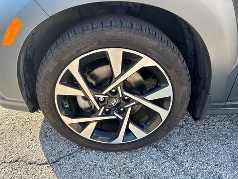 Used 2022 Hyundai Kona Limited FWD image 11