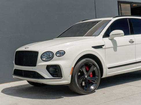 Used 2023 Bentley Bentayga AWD/4WD image 18