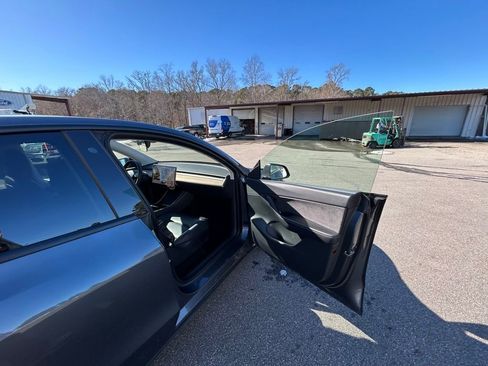 Used 2020 Tesla Model Y Long Range image 21