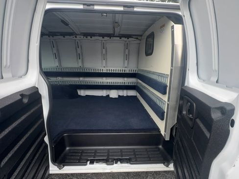 Used 2018 Chevrolet Express 2500 RWD image 11