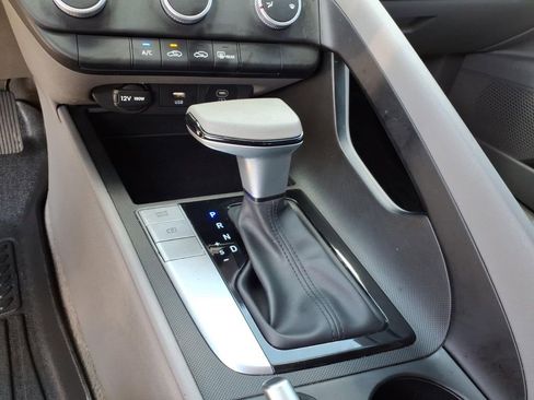 Used 2025 Hyundai Elantra SE FWD image 11