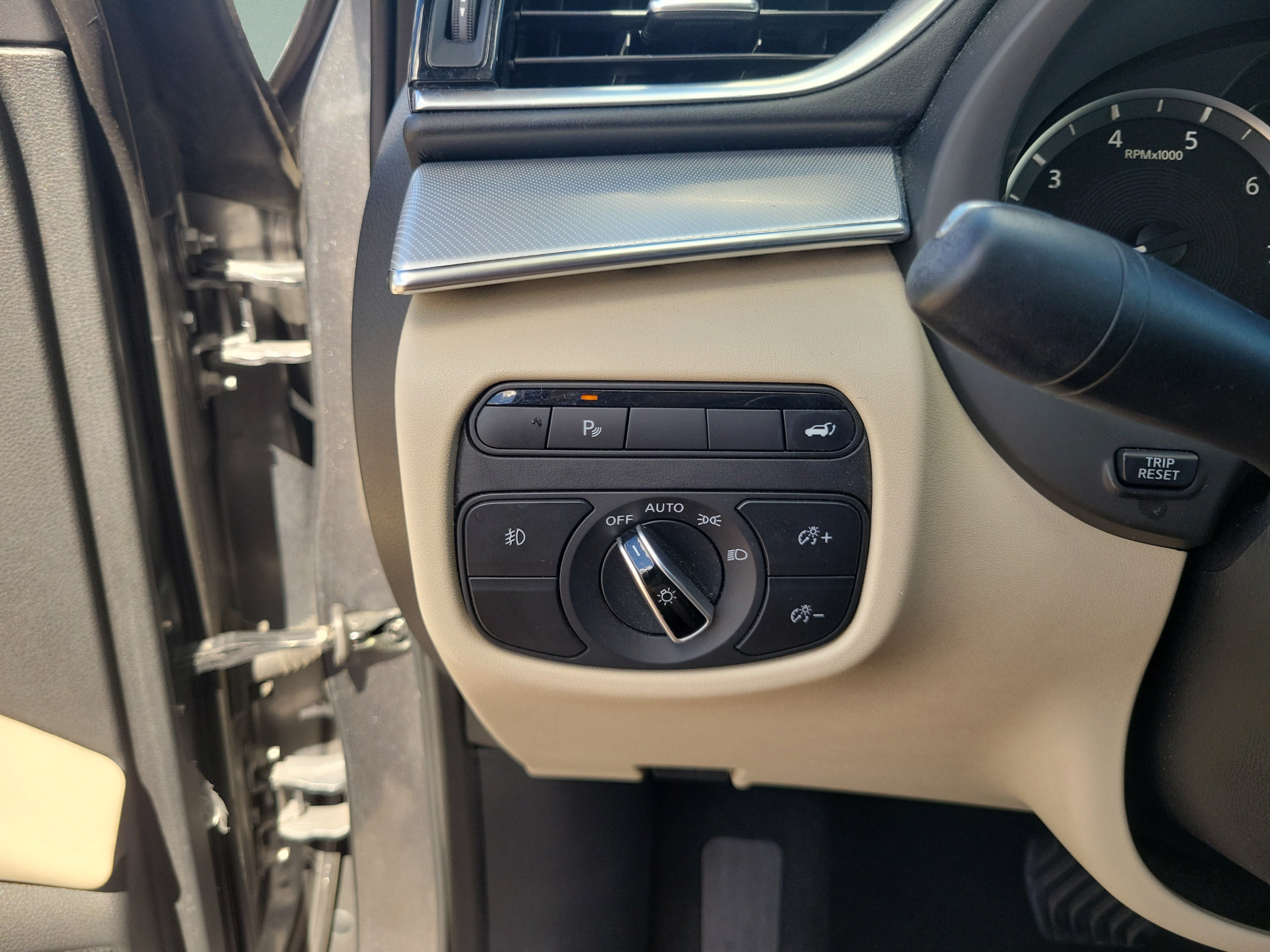 Used 2020 INFINITI QX50 Luxe w/ Navigation Package FWD image 17