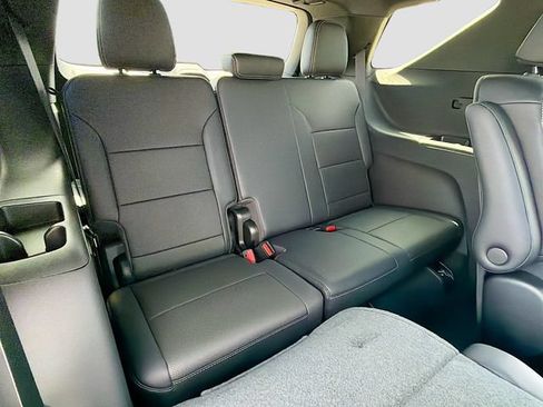 New 2026 Chevrolet Traverse LT w/ Driver Confidence Package AWD/4WD image 29