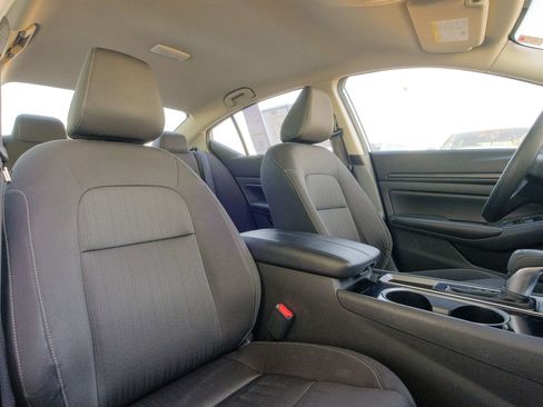 Used 2024 Nissan Altima 2.5 SV image 18