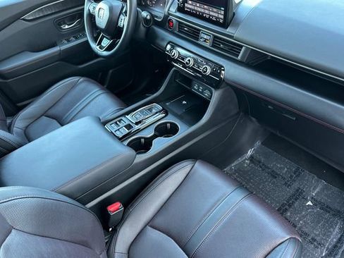 Certified 2025 Honda Pilot Black Edition image 16