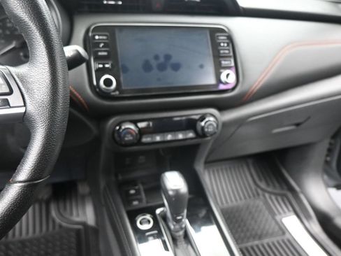 Used 2021 Nissan Kicks SR FWD image 14