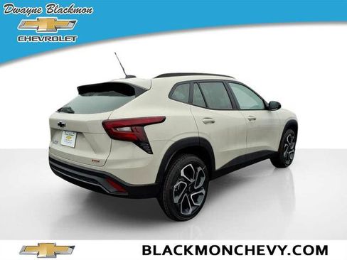 New 2026 Chevrolet Trax RS w/ Sunroof Package image 3