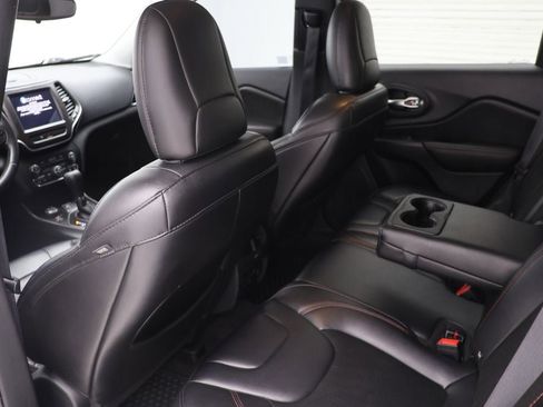 Used 2019 Jeep Cherokee Trailhawk w/ Cold Weather Group image 10