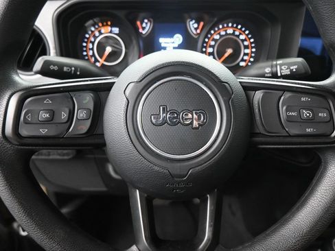 Used 2025 Jeep Wrangler Sport AWD/4WD image 10