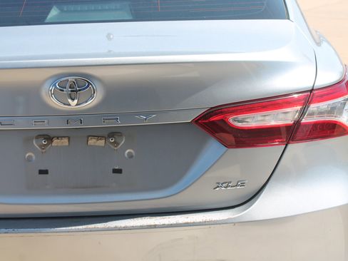 Used 2019 Toyota Camry XLE FWD image 4