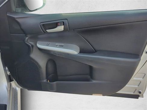Used 2014 Toyota Camry SE FWD image 23