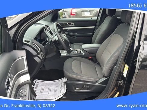 Used 2017 Ford Explorer XLT AWD/4WD image 15