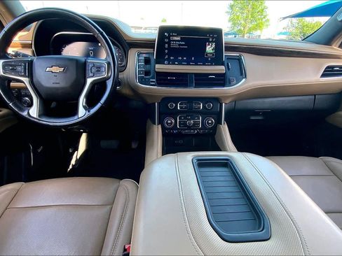 Used 2023 Chevrolet Suburban Premier AWD/4WD image 16