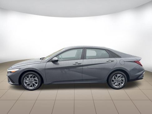 Used 2024 Hyundai Elantra SEL image 4