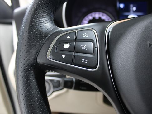 Used 2018 Mercedes-Benz GLC 300 image 10