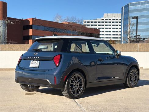Used 2025 MINI Cooper 2-Door Hardtop image 4