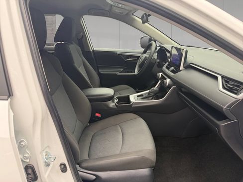 Used 2025 Toyota RAV4 XLE AWD/4WD image 17