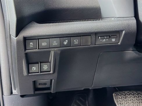 New 2026 Toyota Sienna Platinum AWD/4WD image 10