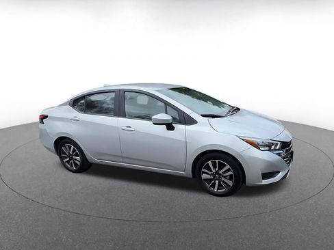 Used 2025 Nissan Versa SV FWD image 2