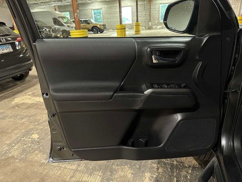 Used 2023 Toyota Tacoma TRD Sport AWD/4WD image 31