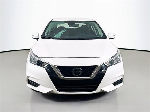 Used 2021 Nissan Versa SV image 2
