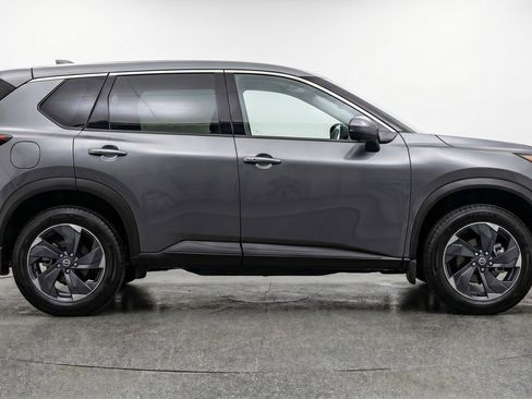 Used 2025 Nissan Rogue SV FWD image 11