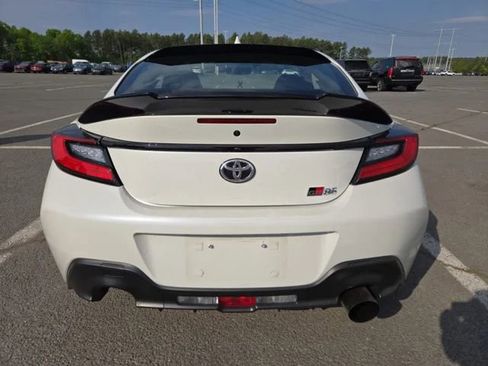 Used 2024 Toyota GR86 RWD image 3