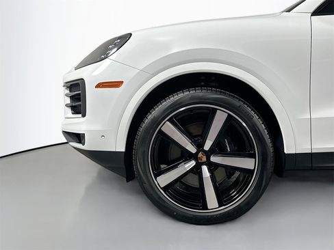 Certified 2025 Porsche Cayenne Coupe image 11
