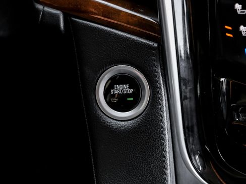 Used 2019 Cadillac Escalade ESV Premium Luxury image 22