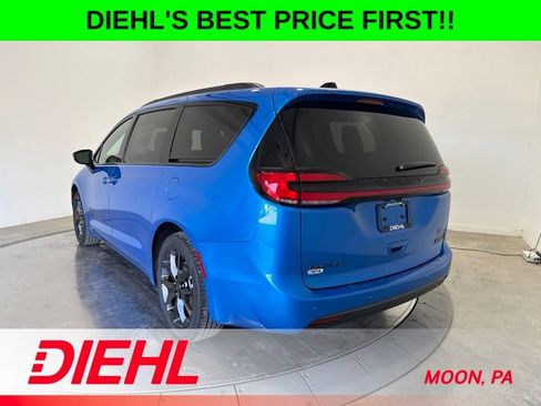 New 2027 Chrysler Pacifica Select FWD image 5