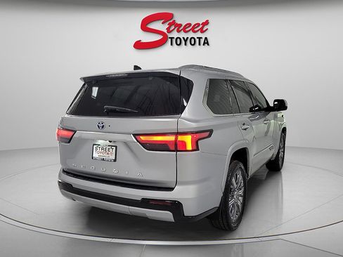 Certified 2023 Toyota Sequoia Capstone AWD/4WD image 4
