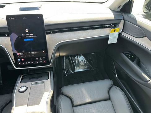Used 2025 Volvo EX90 Plus w/ Protection Package Premier AWD/4WD image 19