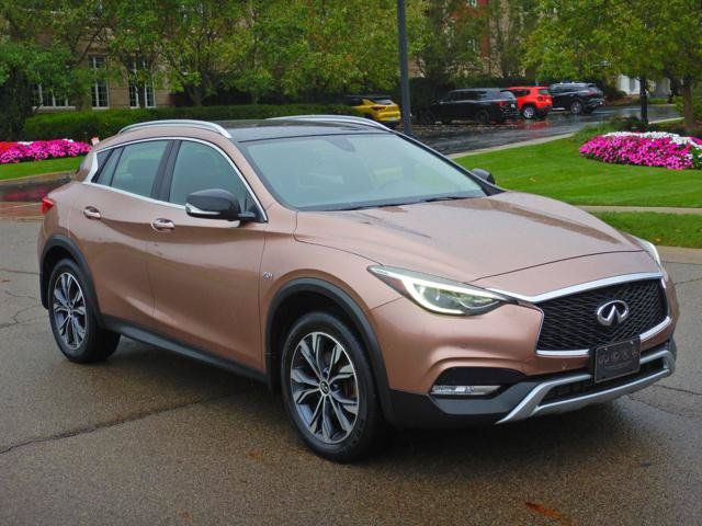 Used 2018 INFINITI QX30 Premium w/ Navigation Package AWD/4WD image 3