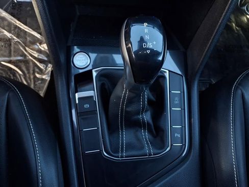 Used 2022 Volkswagen Tiguan SE R-Line image 11