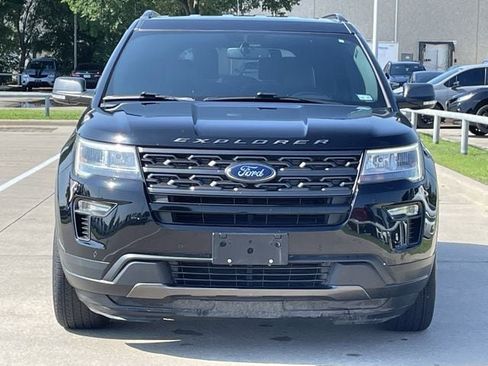 Used 2018 Ford Explorer XLT w/ Equipment Group 202A FWD image 7